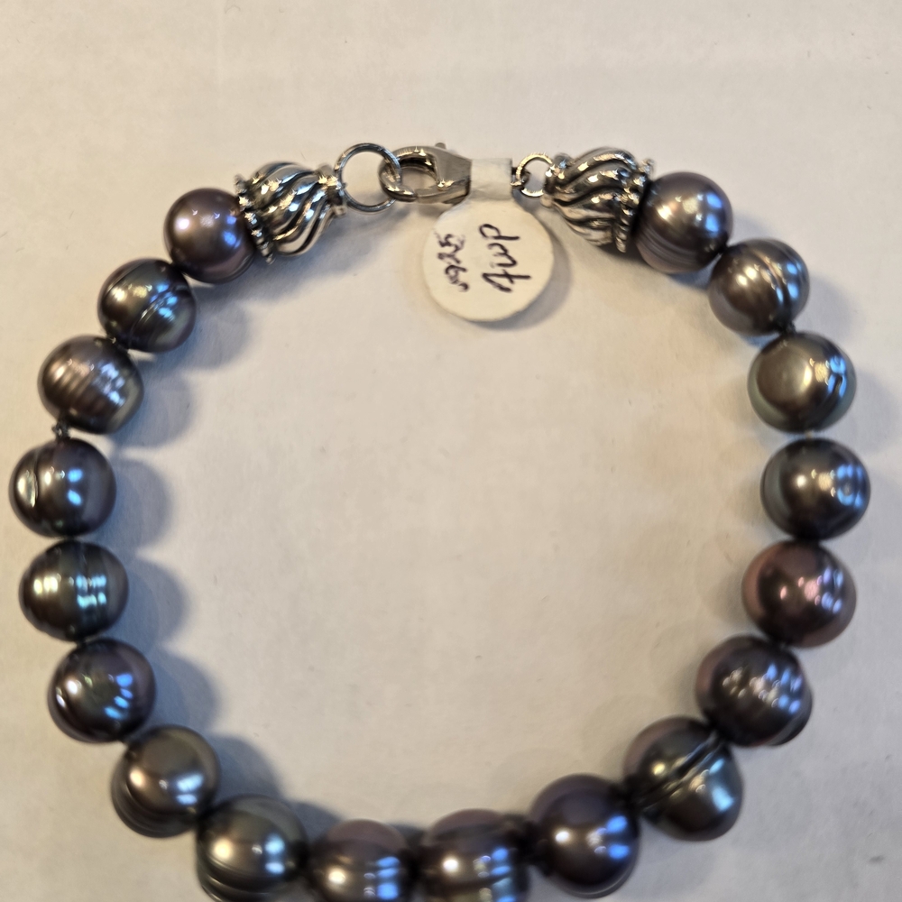 Elegant Silver and Gray Pearl Bracelet